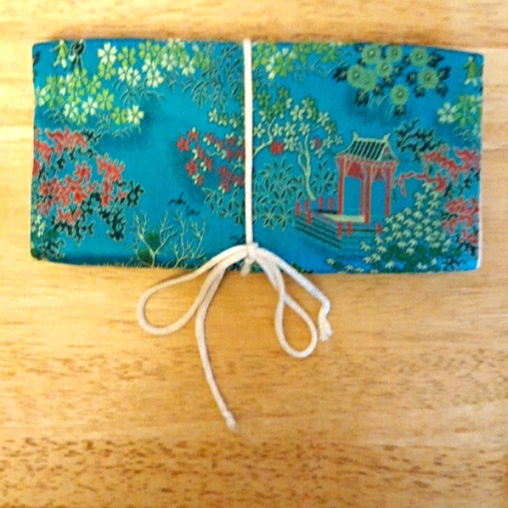 Chinoiserie make-up bag zip and roll 'silk' tie close blue feminine equipment